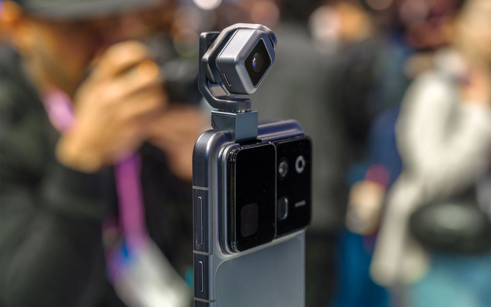 Honor vyvíjí smartphone s integrovaným robotickým gimbalem