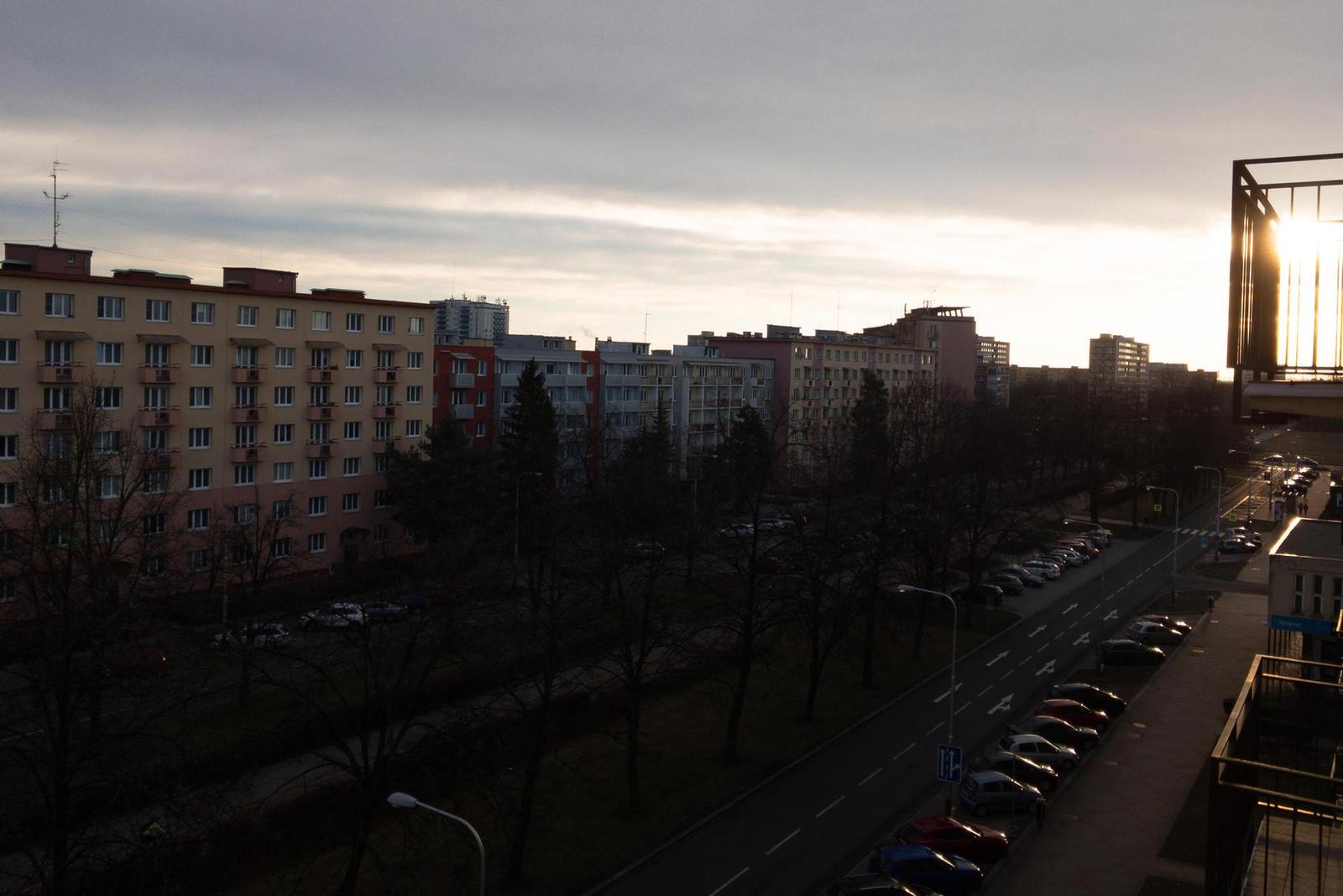 iPhone vs. staré APS-C: co má vyšší dynamický rozsah?