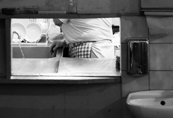 Nadšený fotograf a reklama s kulturistou