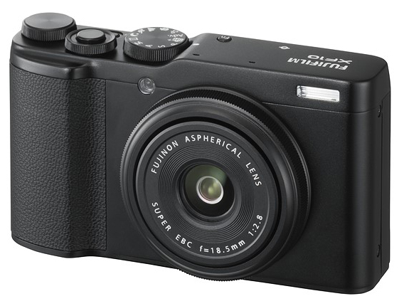 Fujifilm XF10, APS-C kompakt vážící jen 280 gramů