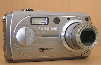 Digimax V50: pětimegapixel s výklopným displejem