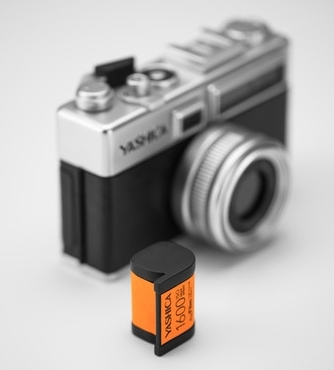 Digitální fotoaparát Yashica Y35 digiFilm, který potřebuje "film"