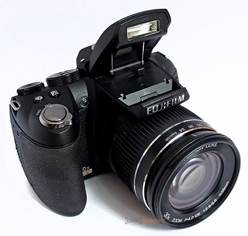 Fujifilm FinePix HS10: ultrazoom roku?
