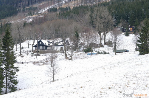 Samsung NX100: "zrcadlovka" do kapsy