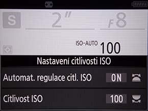 Nikon D7200: přesvědčivé zrcadlo