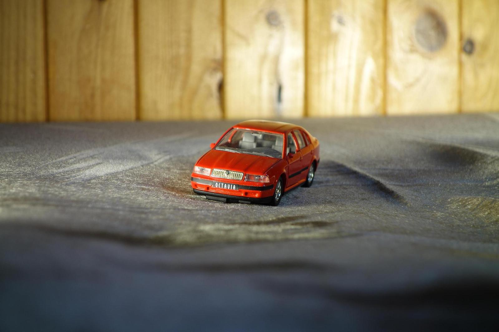 DSLR vs kompakt: Canon EOS 1200D s 18-55mm, Sony RX100