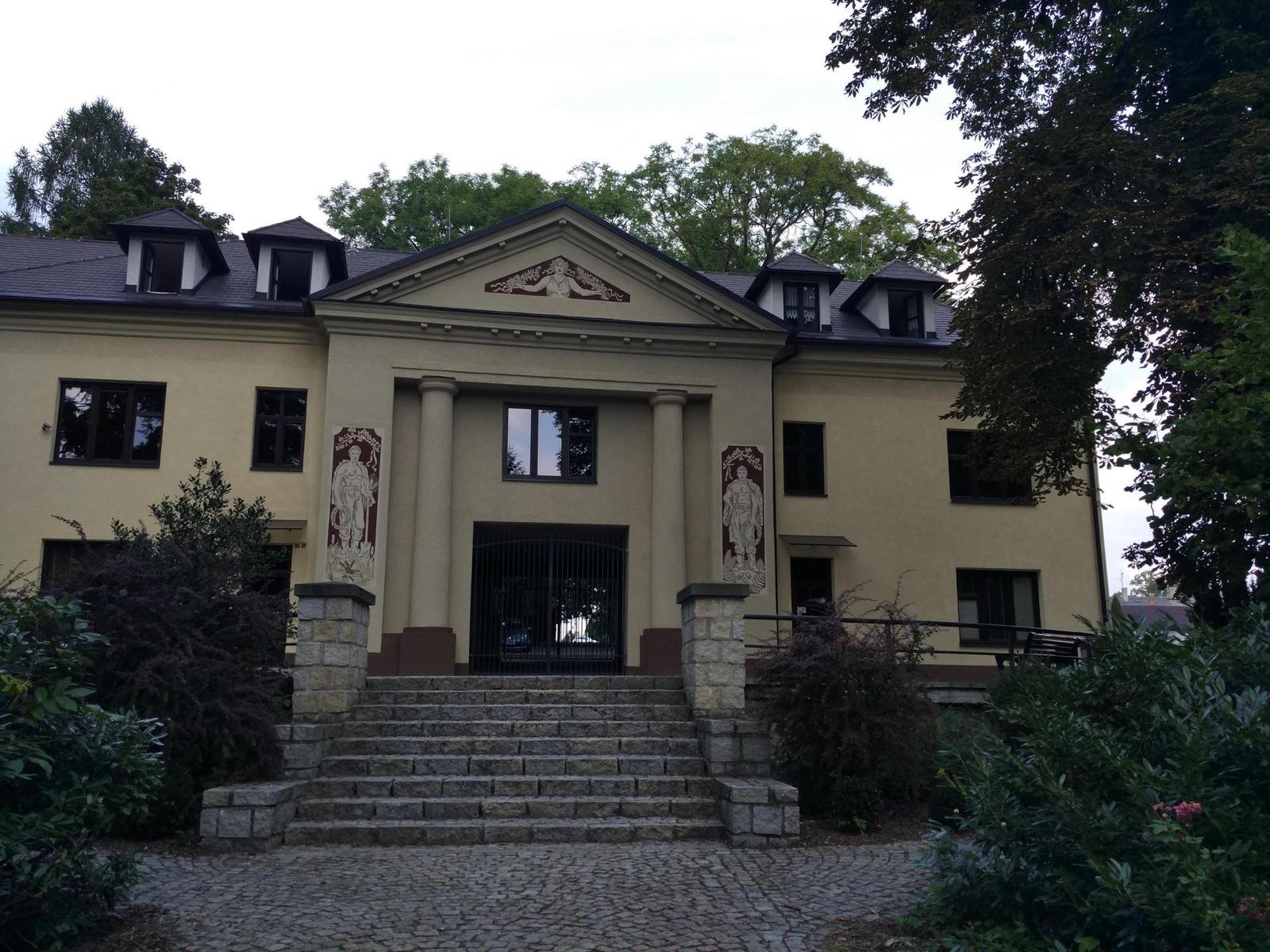 Kompakt nebo smartphone? Co za 4500 Kč fotí lépe?