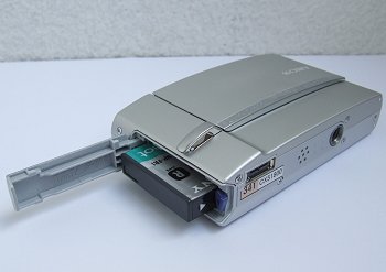 Sony T30: Další verze povedené stabilizované placatky