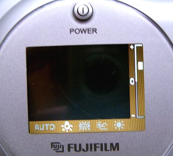 Q1 Digital: hračka s jednoduchou optikou