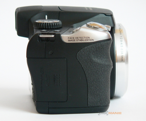 FinePix S8100fd: mají se ostatní ultrazoomy bát?