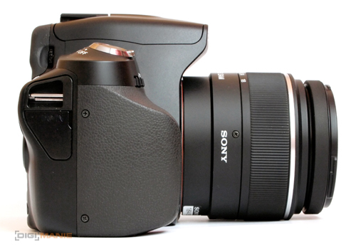 Sony Alpha A230: nejlevnější z nového trojlístku