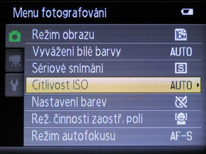 Nikon Coolpix S6300: vlk v rouše beránčím