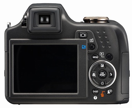 Olympus SP-590UZ přichází s 26× optickým zoomem