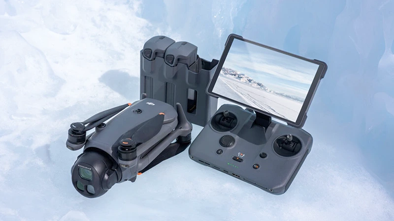 Dron DJI Mavic 4 Pro má 4/3" snímač se 100 MPx a dva tele-moduly