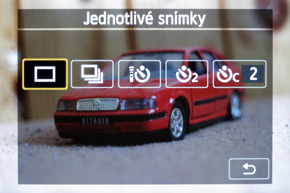 Canon EOS M: první pokus