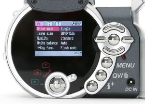 DiMAGE Z1: Rychlá a originálně tvarovaná zrcadlovka