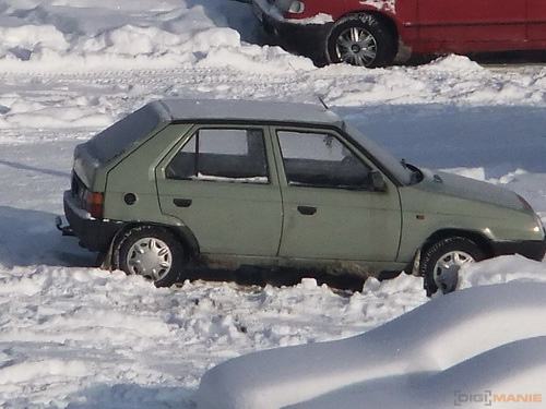 Fujifilm FinePix F300EXR: klame tělem