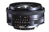 Cosina uvedla 20mm F3,5 a 40mm F2 objektivy pro Canon