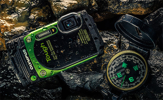 Outdoorový Olympus Tough TG-870 s rychlou GPS a selfie displejem