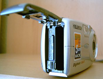 Malý Samsung Digimax U-CA 3 s duhovým okem