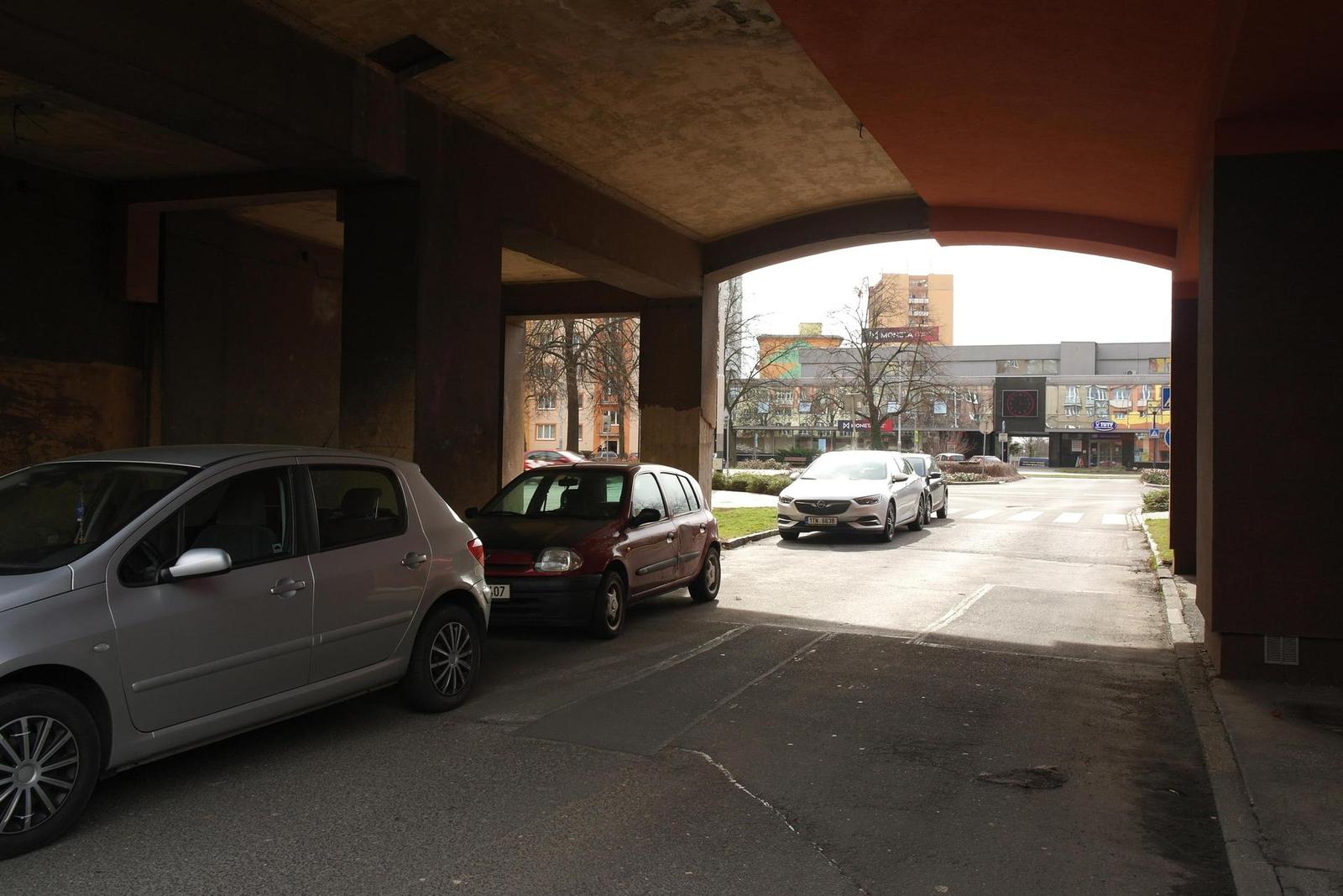 iPhone vs. staré APS-C: co má vyšší dynamický rozsah?