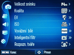 Samsung WB700: schopná šedá myška