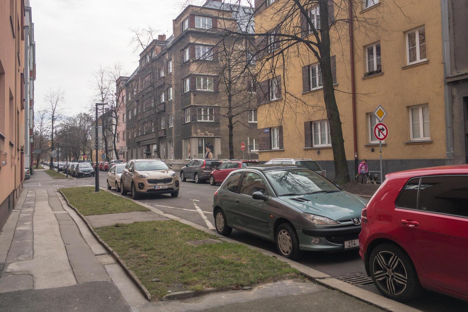 iPhone vs. staré APS-C: co má vyšší dynamický rozsah?