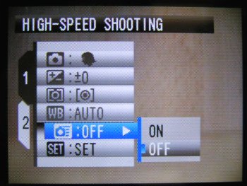 FinePix F10: Malý kompakt s vysokou citlivostí