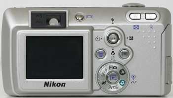 Nikon Coolpix 3700: Ocelově chladný klenot