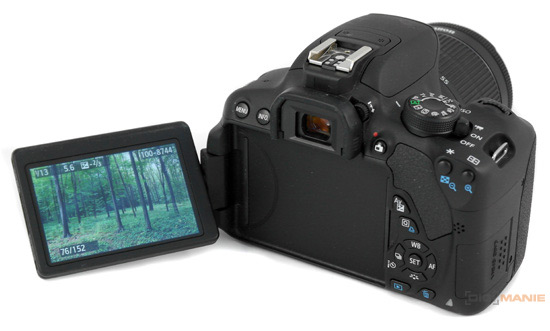 Canon EOS 700D: dotykový hybrid