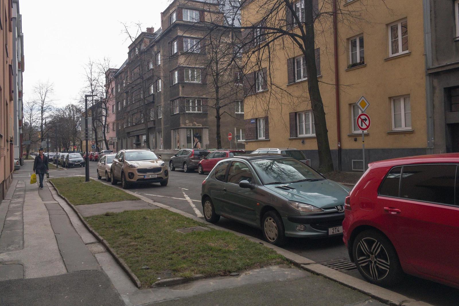 iPhone vs. staré APS-C: co má vyšší dynamický rozsah?