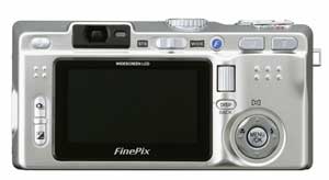 6 MPix a manuální funkce v kabelkovém provedení