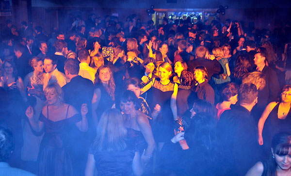 Ejhle člověk 25: Společenské události