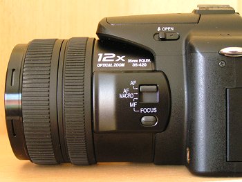 FZ30: Osm milionů za dlouhým sklem