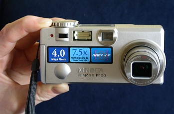 Minolta DiMAGE F100: Stříbrný elegán