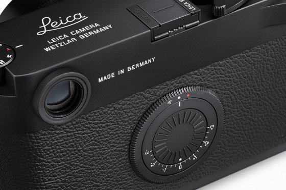 Leica M10-D přichází o displej, spoléhá na smartphone