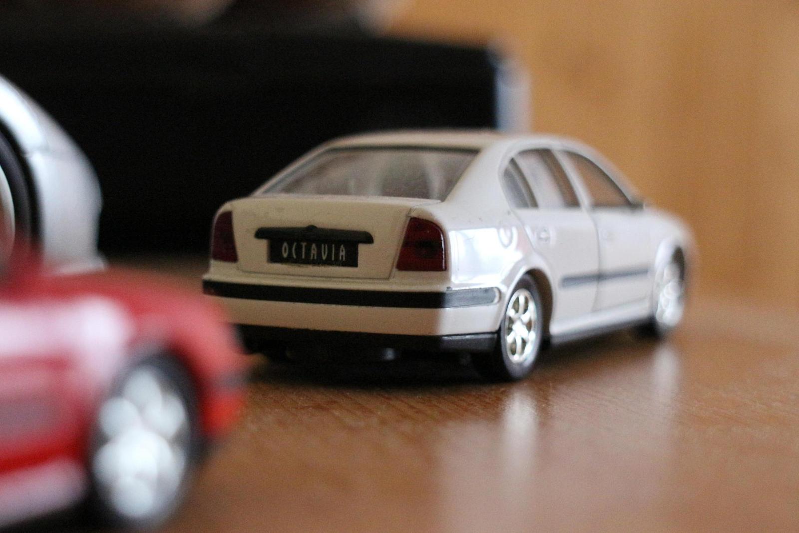 Canon EOS M: první pokus