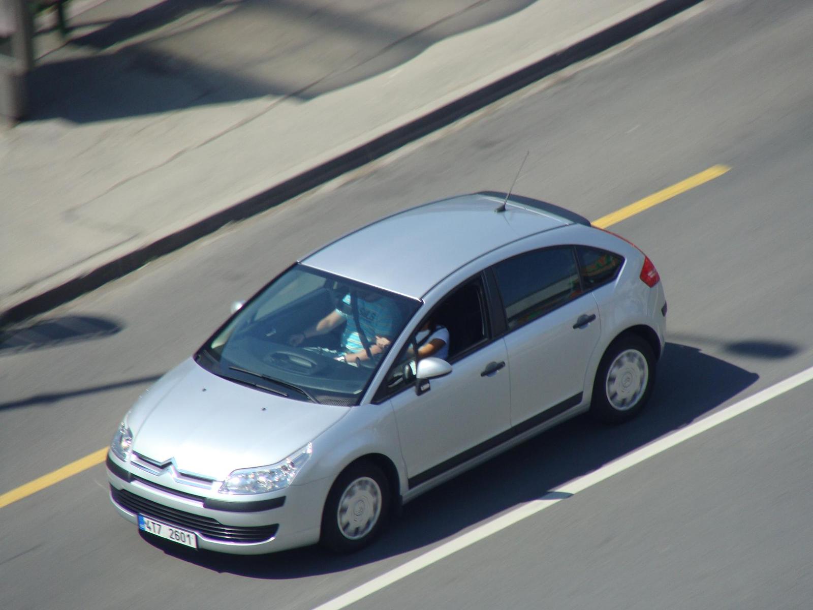 Sony DSC-H10: nejen levný ultrazoom