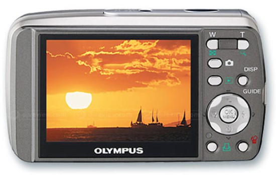 Olympus µ Digital 600 v Evropě a Olympus Stylus 600 v USA