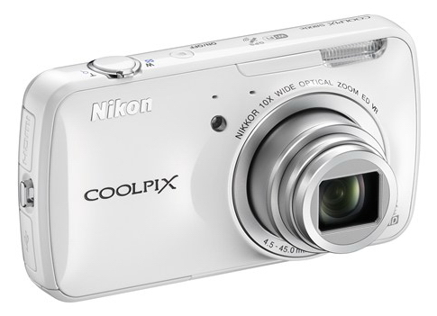 Kompaktní Nikon Coolpix S800c s Androidem