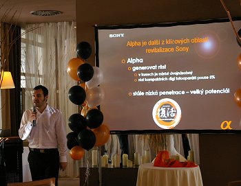 Sony Alfa 100 na scéně