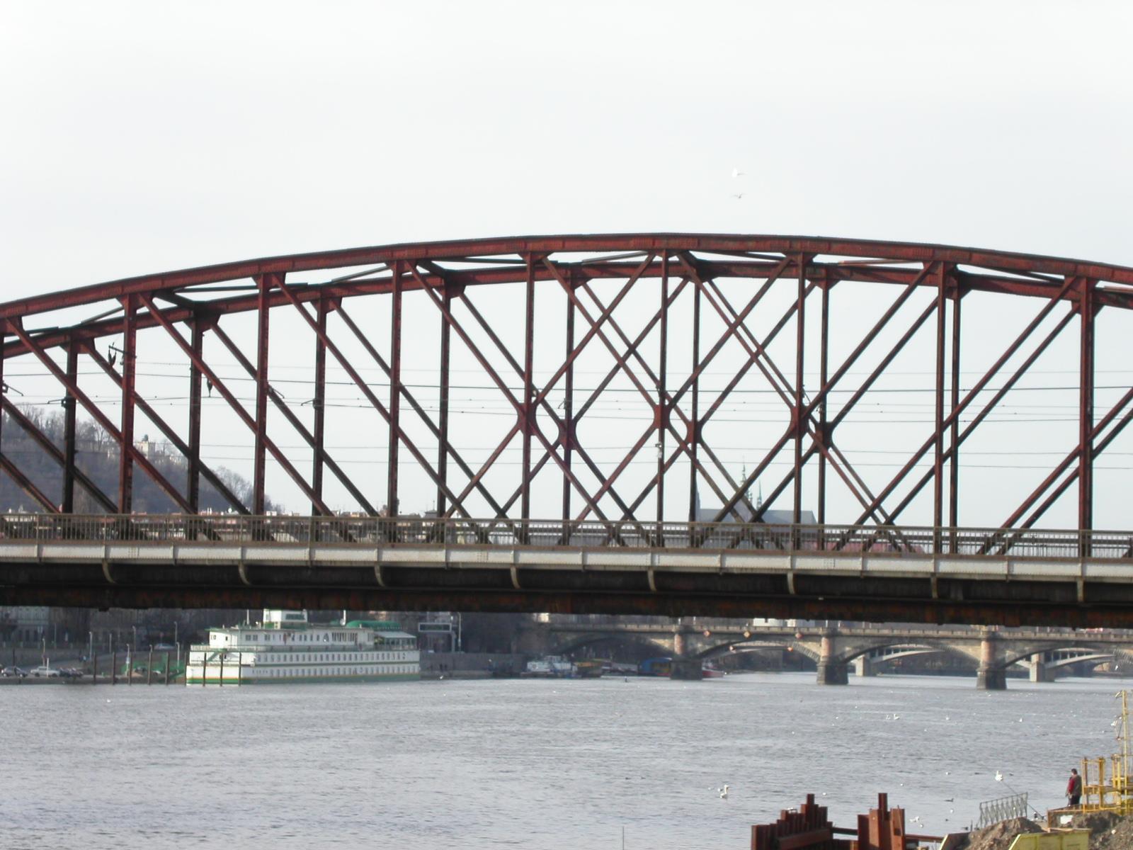 Minolta DiMAGE F100: Stříbrný elegán