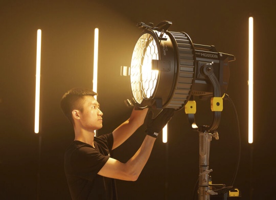 Godox představil 1200W LED světlo Knowled MG1200Bi