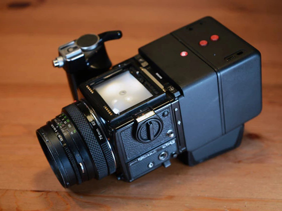 I'm Back MF: levná digitální stěna pro středoformát s 1/2,33" čipem