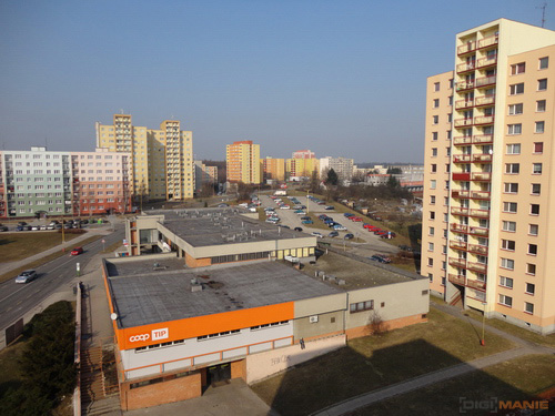 Sony Cyber-shot W570: jde to i s 16 megapixely