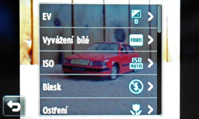 Samsung MV800: pro každý úhel i autoportréty