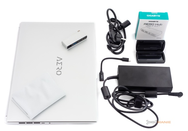 Gigabyte Aero 16 XE5: s panelem AMOLED nejen na práci