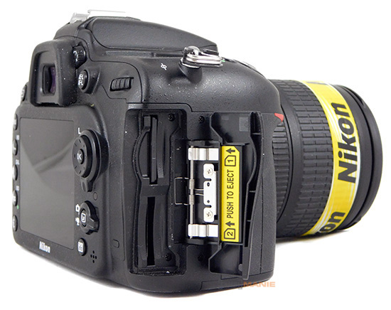 Nikon D7200: přesvědčivé zrcadlo