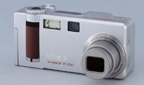 Inovace modelu X a nová dvoustovka od Minolty