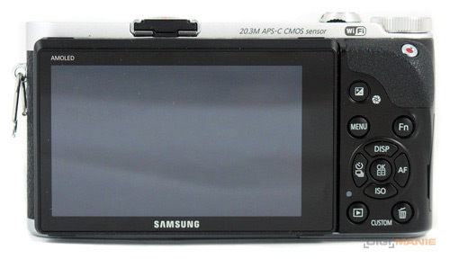 Samsung NX300: spousta kroků vpřed, jeden vzad